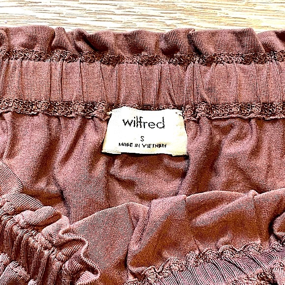 ARITZIA • WILFRED • Sartre Off-Shoulder Flowy T-Shirt • Small • Mauve Brown - Picture 3 of 13